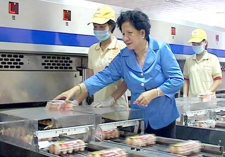 A poultry egg processing line at the Ba Huan Company (Photo: SGGP) A poultry egg processing line at the Ba Huan Company (Photo: SGGP)